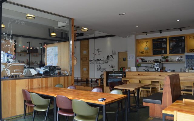 The Style Capsule Guesthouse - Hostel