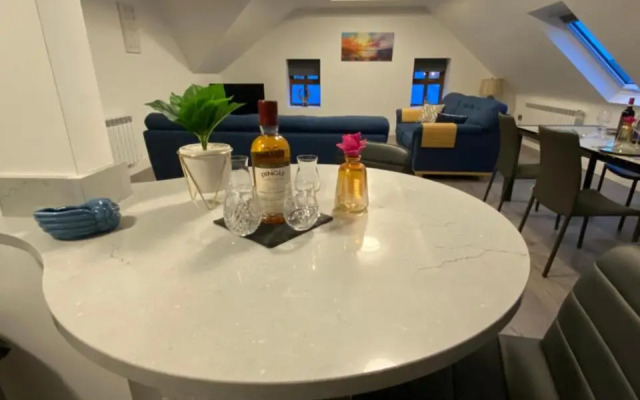 Pier House Luxury Apartment