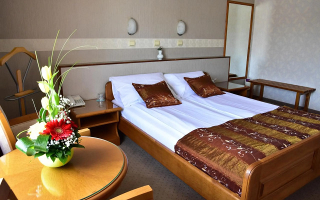 Hotel Lav