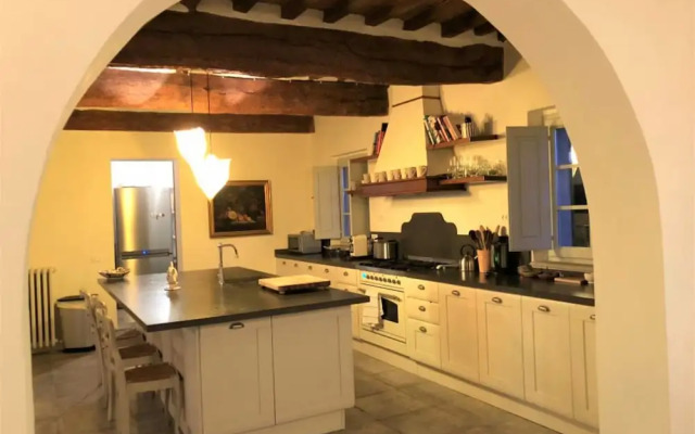 Villa Near Cortona With Pool & Countryside Views