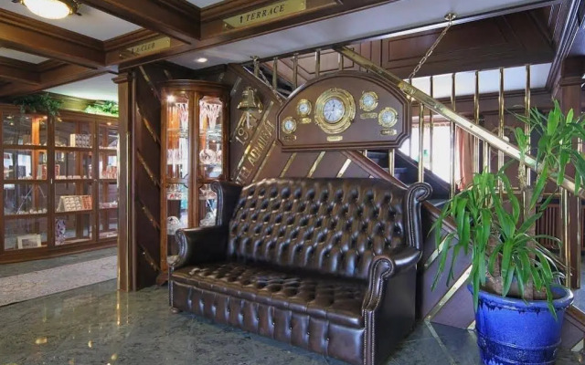 Botel Admiral