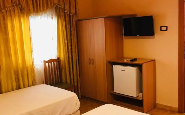 Gold Guest House & Bar