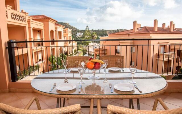 Stunning 2 Bedroom Apartment 500m to Luz Beach