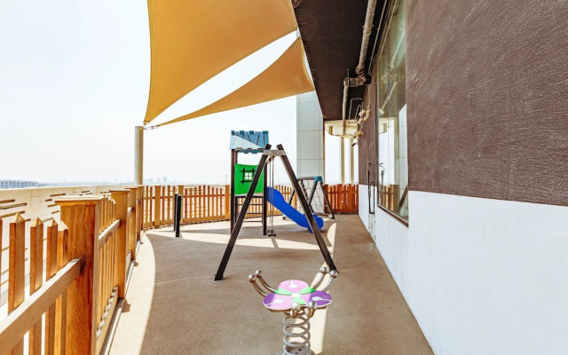 Waves - Chic Studio With Balcony Overlooking City Views