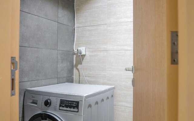 Tanin - Modern Spacious 1BR Apartment With 2 Balconies