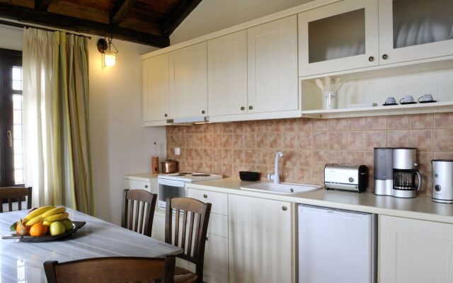 Esperos Suites & Villas
