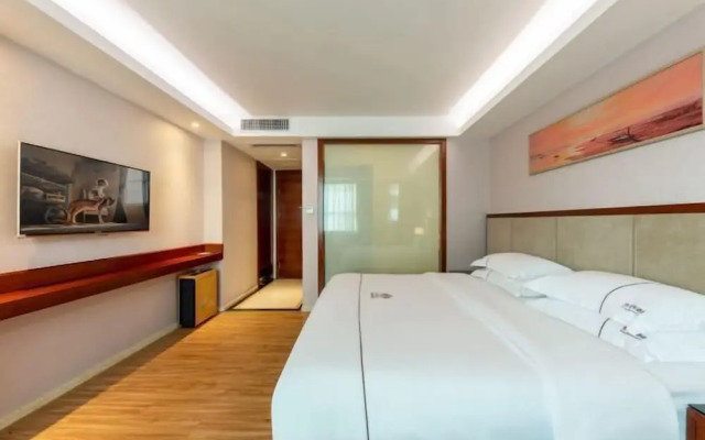 The King Lycra Hotel