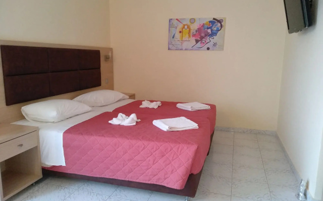 Leonidas Hotel and Studios