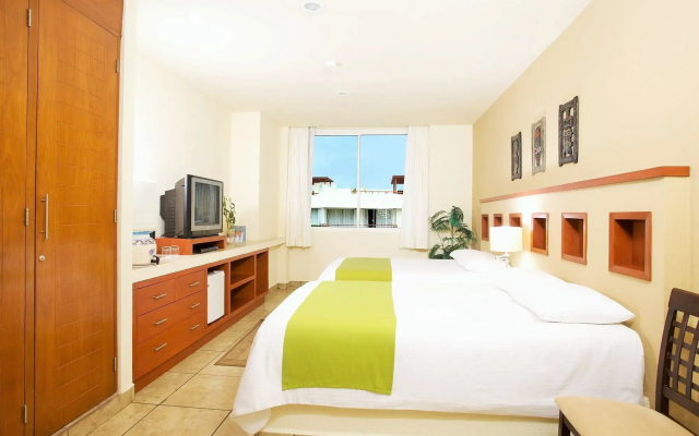 Ixchel Beach Hotel