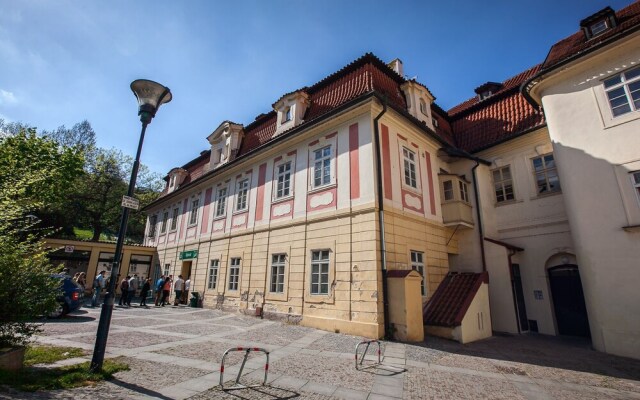 Apartment Under Prague Eiffel Tower