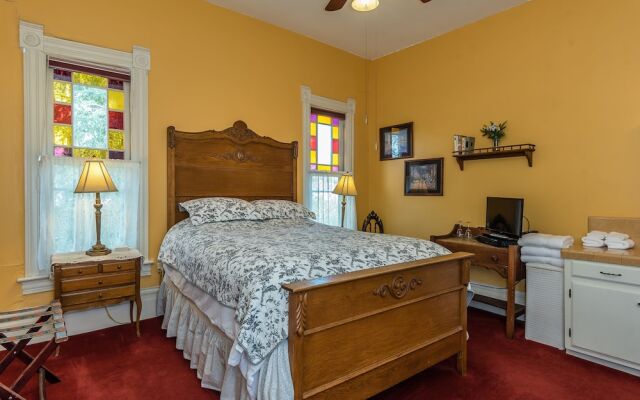 Kaleidoscope Inn & Gardens