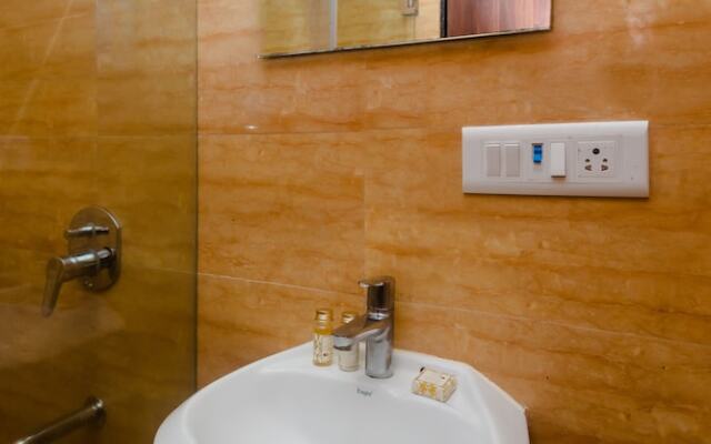 Capital O 29704 Regal International