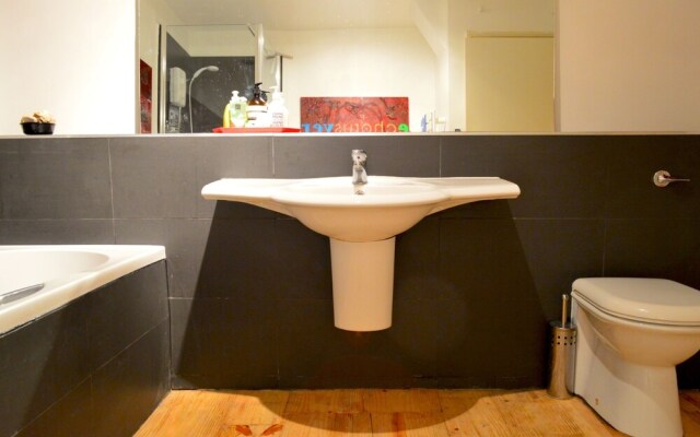 Stunning and Arty Penthouse Flat near Borough Mark