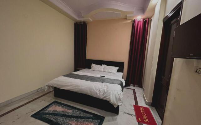 Oyo 703859 Hotel Greeno