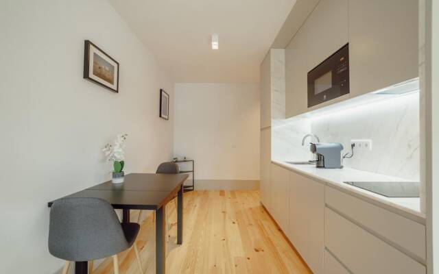 Legacy Oporto Design Apartment F by Vacationy