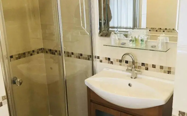 The Waterfront Hotel & Bistro