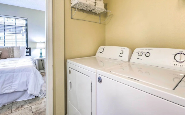 Vibrant Gilbert Gem: Community Pool & Hot Tub