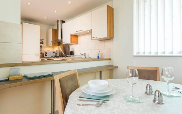 Quay Holidays - Dolphin Quays