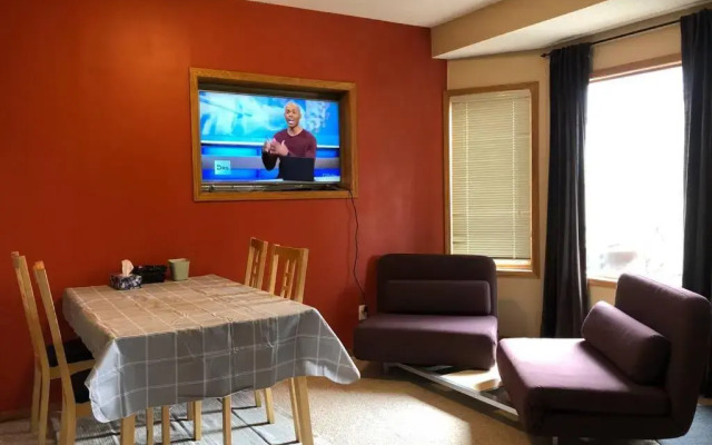 Sunny & Cozy Suite with Pool & Ping Pong table