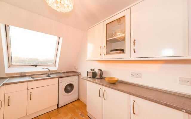 Beautiful West Ken One Bed Apartment