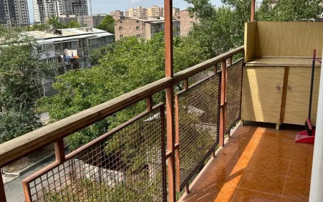Yerevan nice apartment with balcony for rent