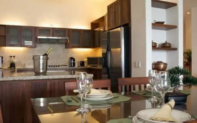Directly On Beach ,best Location, Center Of Town