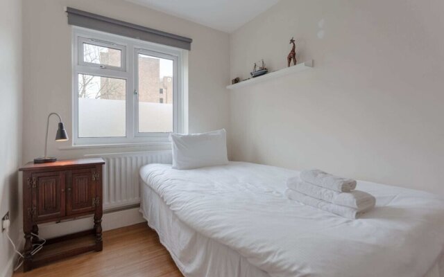 Well Located 2 Bedroom 1 Bath in Elephant & Castle