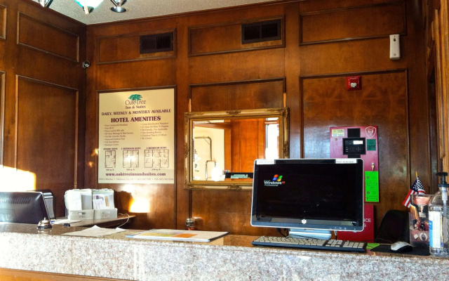 Oaktree Inn and Suites