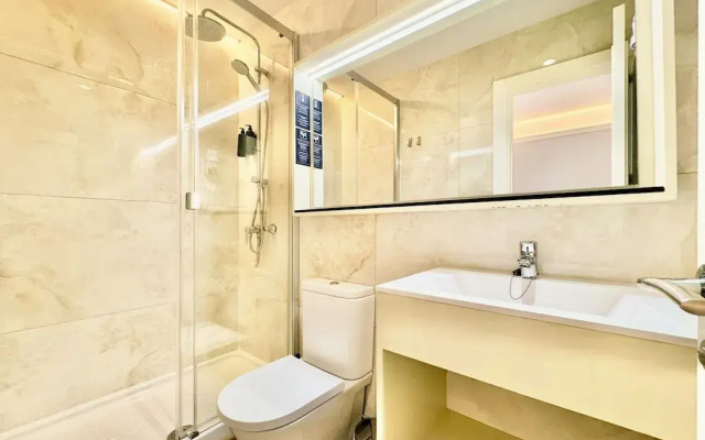 Ópera Stays by Charming