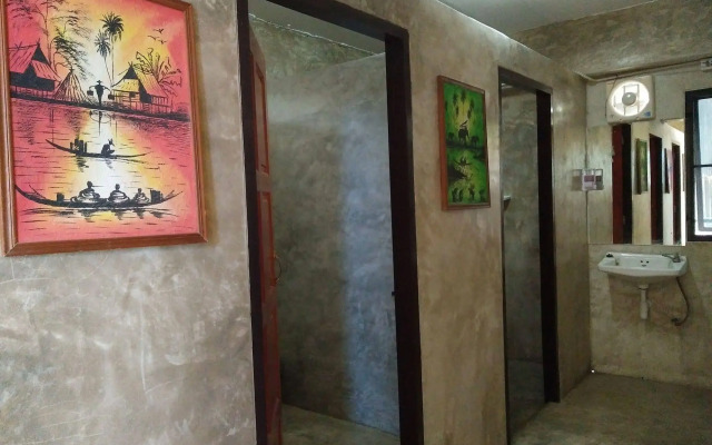 Happy House Backpacker - Hostel