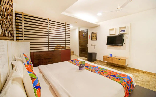 Fabhotel White Klove