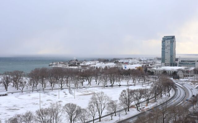 Neptune Townflats Premier 2 Bedrooms Condo Downtown Toronto