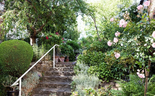 Large Twin Room Street View Shared Bathroom