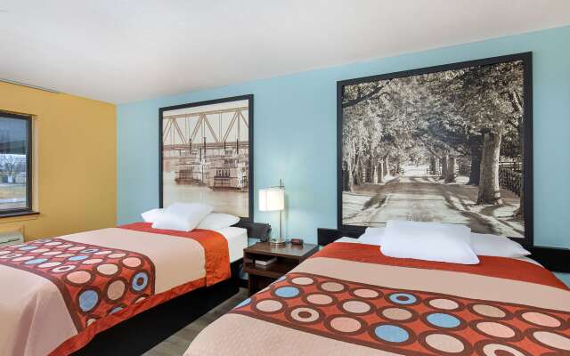 Super 8 by Wyndham Eddyville/Kuttawa