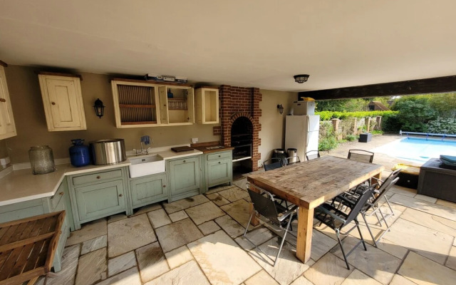 Remarkable 8 Bed Family House Sleeping 16 w/ Pool
