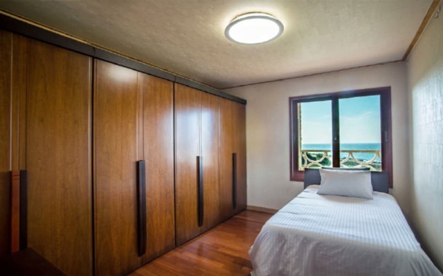 Witch's  broomstick Pension