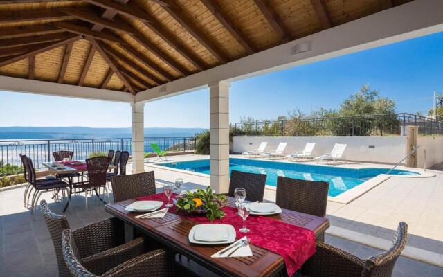 Beachfront Apartments Lara