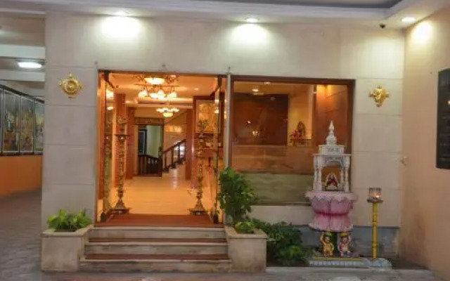 Hotel Raya's & Annexe 1