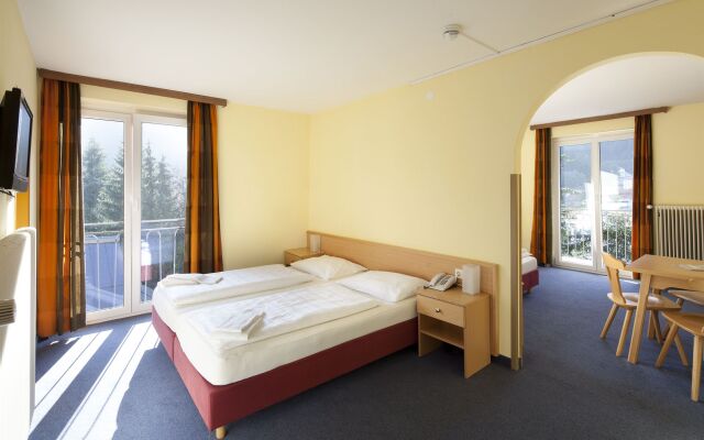 Euro Youth Hotel & Krone