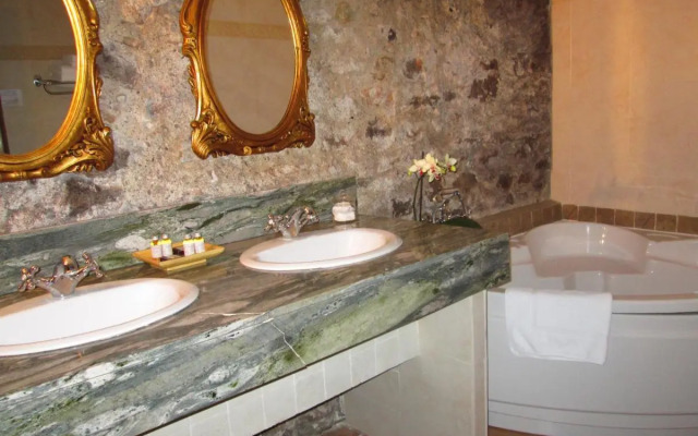 Hôtellerie du Château de Floure & Spa