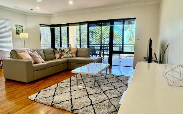 Lighthouse Apartments on The Strand - 2