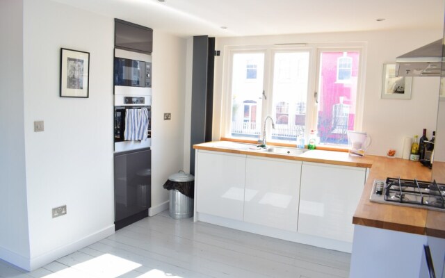 2 Bedroom Loft Flat in Hammersmith