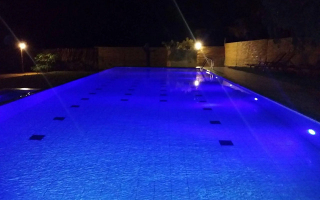 Roshanne Beach Resort