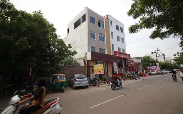OYO 8743 Hotel Ravi Palace