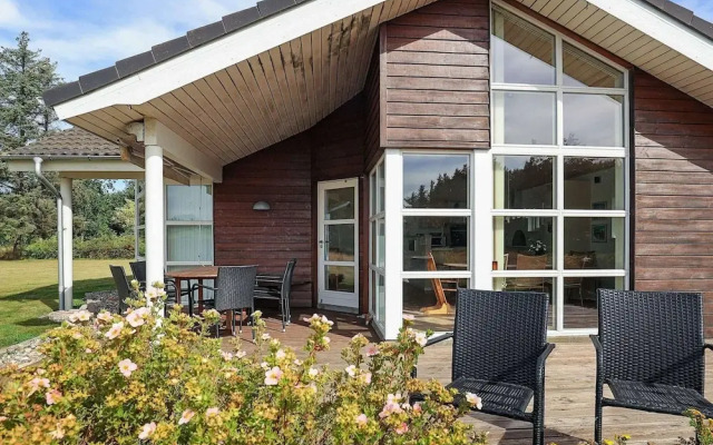 8 Person Holiday Home in Spottrup