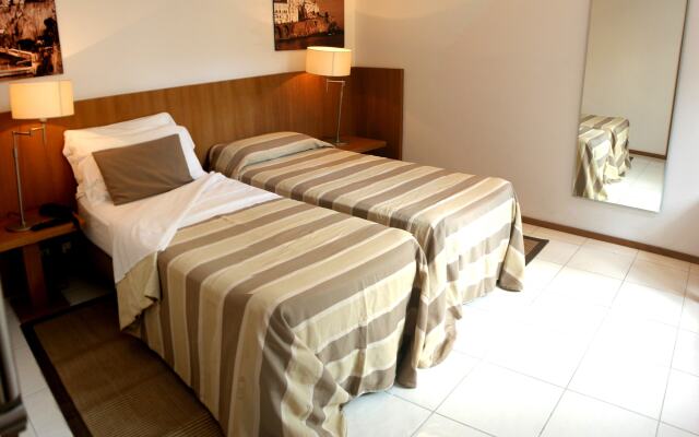 Rota Suites