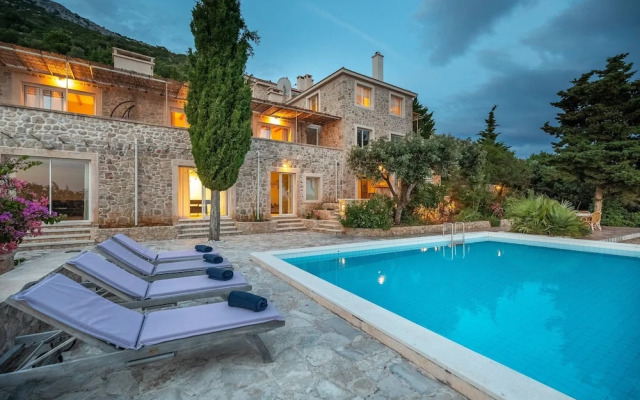 Stone Houses Dingač