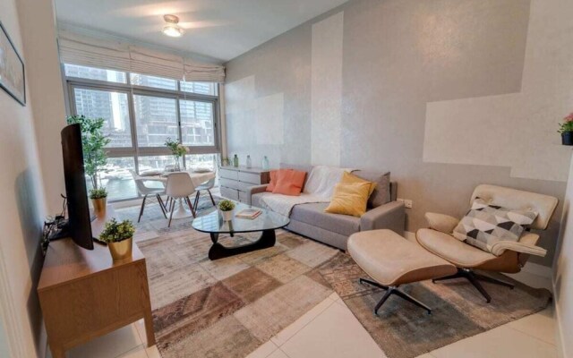 Designer Apartment Beautiful Waterfront View