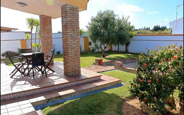 Chalet con piscina en Roche Viejo