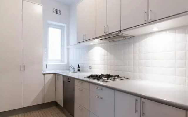 Spacious Art Deco Apartment in Darlinghurst